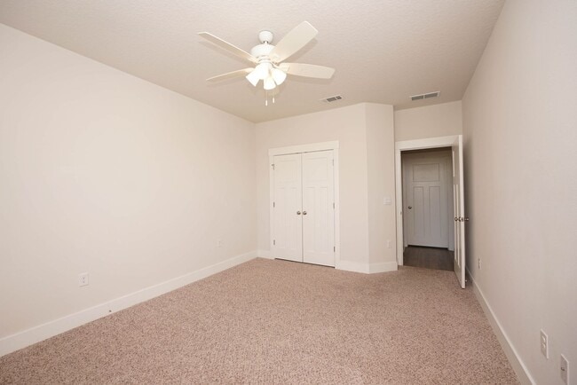 Building Photo - Spacious 5-Bedroom Home in Desirable Crest...