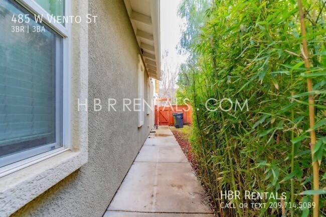 Building Photo - 485 W Viento St