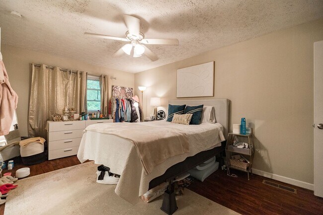 Building Photo - Awesome 5-Points corner Condo!
