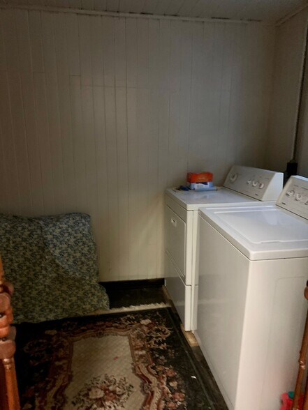 Laundry - 2104 Castro St