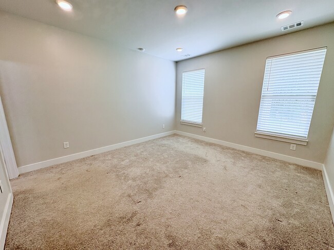 Building Photo - 203 Grange Vly Ln