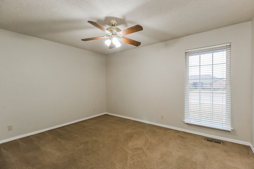 Building Photo - 8117 Turtle Dove Dr