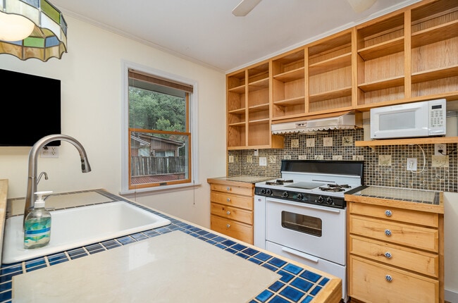 Building Photo - 4344 University Dr