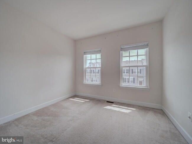 Building Photo - 8832 Englewood Farms Dr