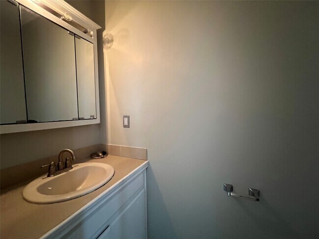 Building Photo - 4018 Ursuline St