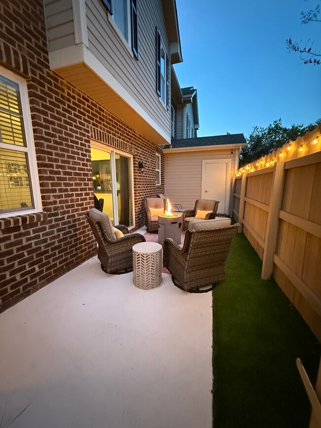 Building Photo - 410 Oakstone Trl