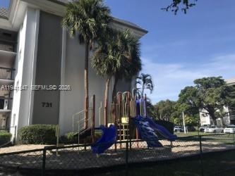 Building Photo - 731 N Pine Island Rd