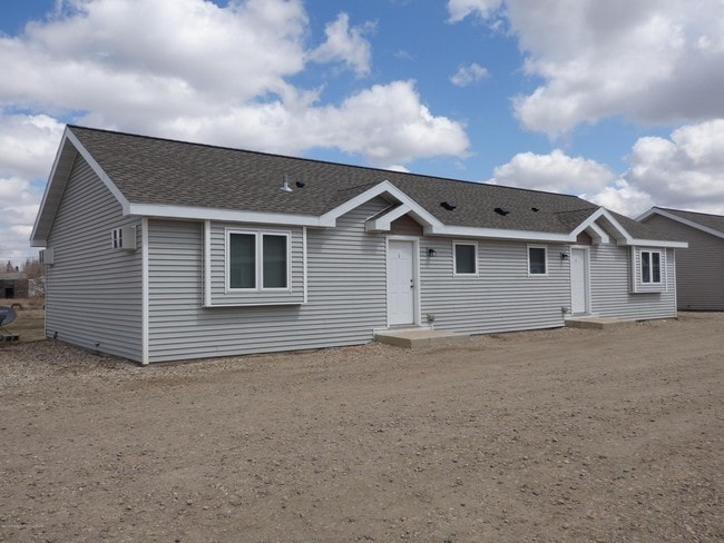 Building Photo - Robyn's Addition