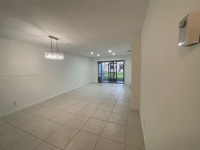 Building Photo - 449 Lakeview Dr