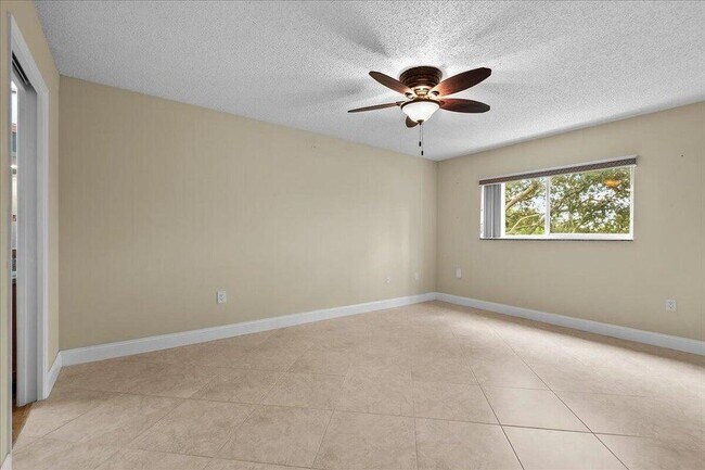 Building Photo - 4734 Lucerne Lakes Blvd E