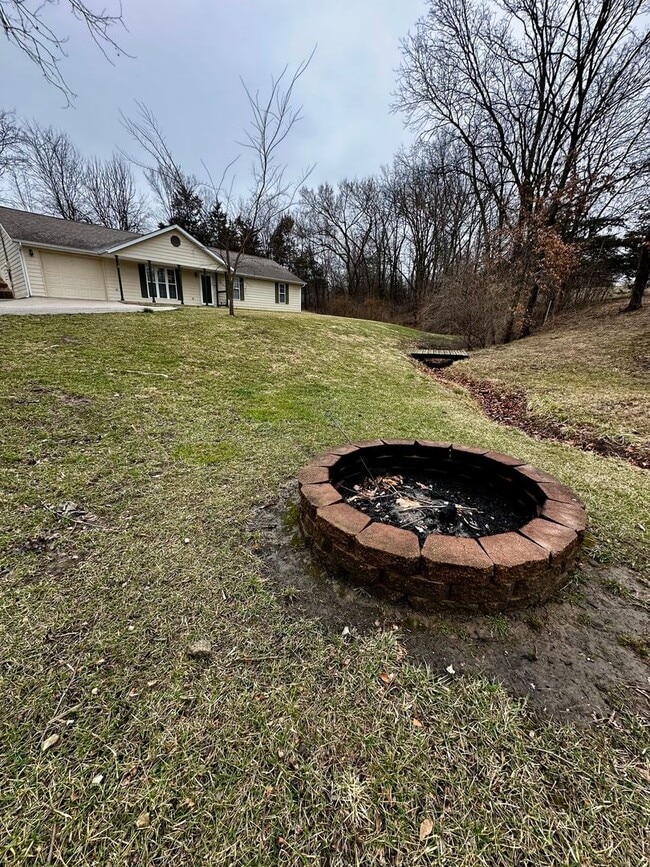 Building Photo - 3 Bedroom Home with Workshop in Boonville