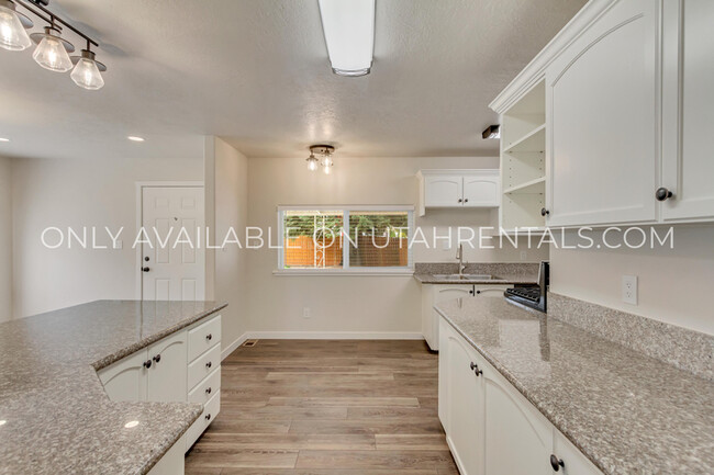 Building Photo - 330 S 1080 E