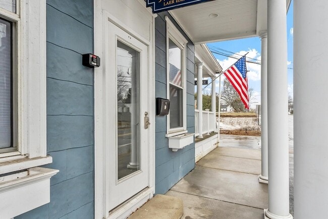 Building Photo - 113-115 Main St