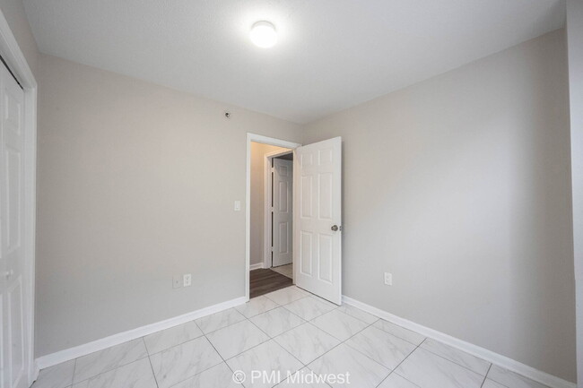 Building Photo - "Charming 2-Bedroom Apartment in Indianapo...