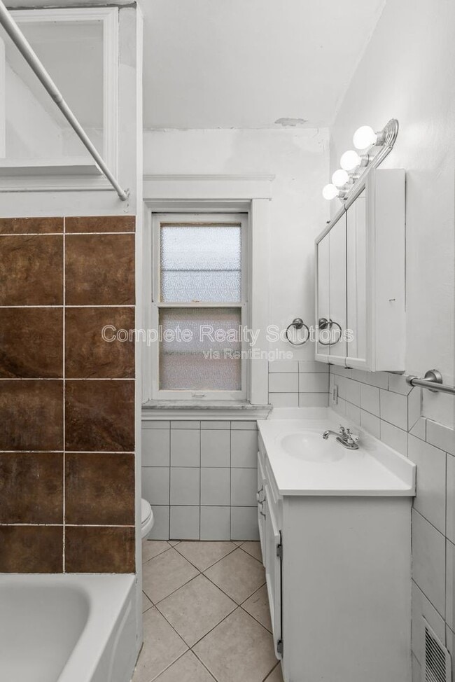 Building Photo - 5223 Bancroft Ave