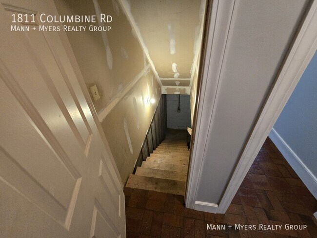 Building Photo - 1811 Columbine Rd