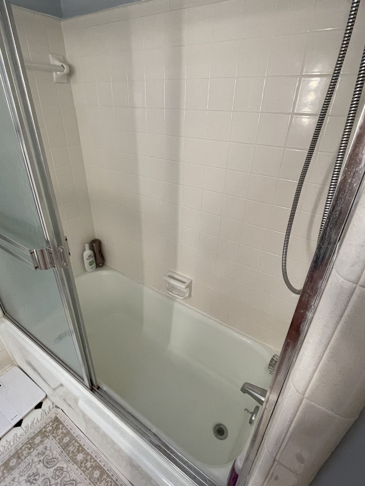 bathtub - 725 Purdue St