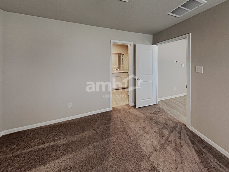 Building Photo - 9978 Sarrebourg St