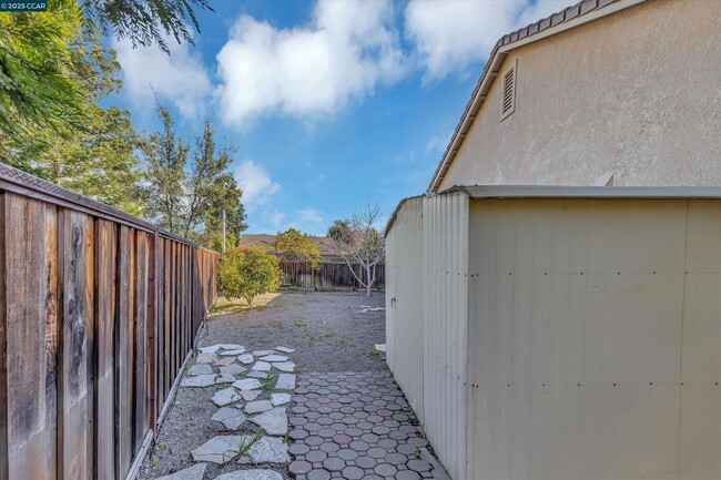 Building Photo - 4719 Golden Bear Dr