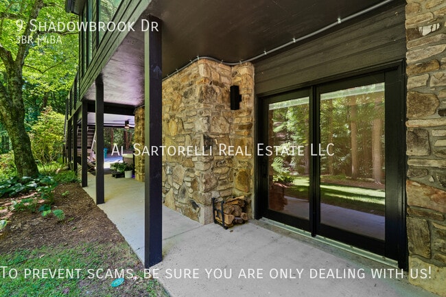 Building Photo - 9 Shadowbrook Dr