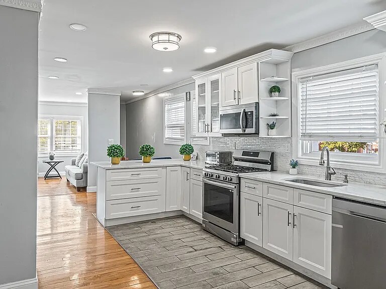 Building Photo - 116-01-116221 221st St