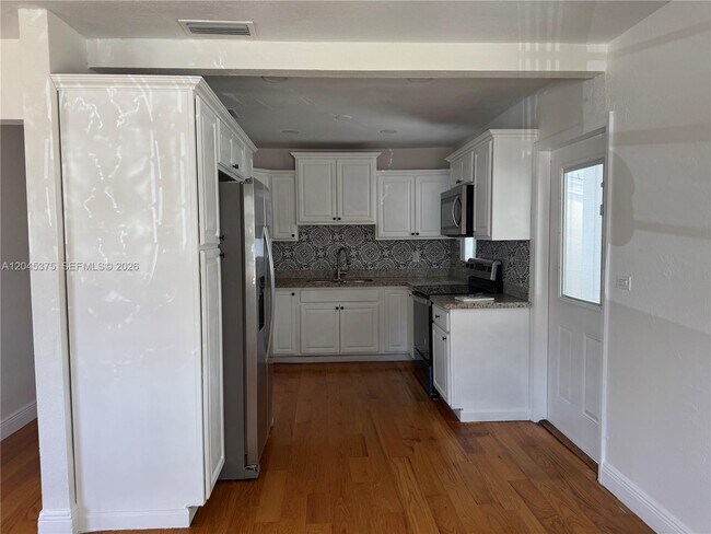 Building Photo - 3500 SW 87th Pl