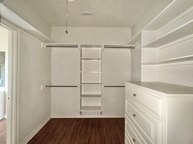 Building Photo - Stunning 3-Bedroom Home in Prime South Tyl...