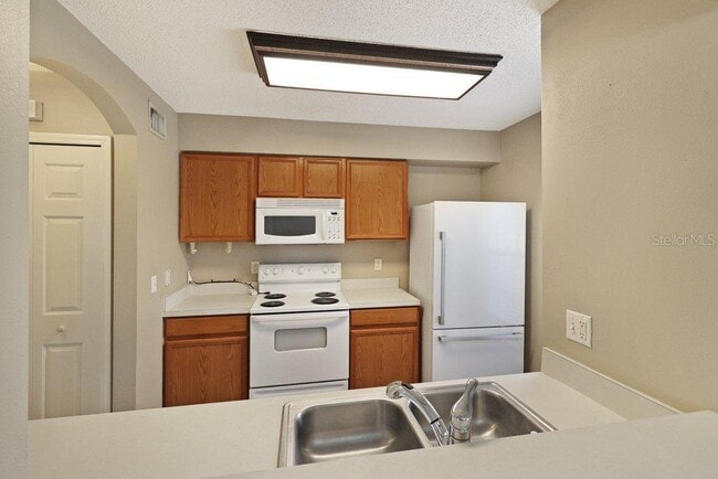 Building Photo - 7127 Waterside Dr