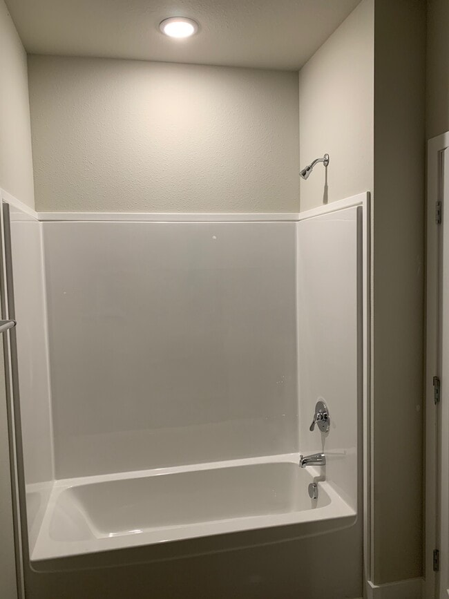 Interior Photo - 54 E John St