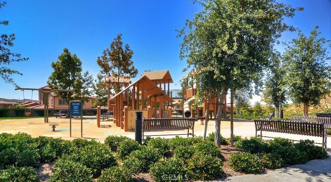 Building Photo - 70 Lupari