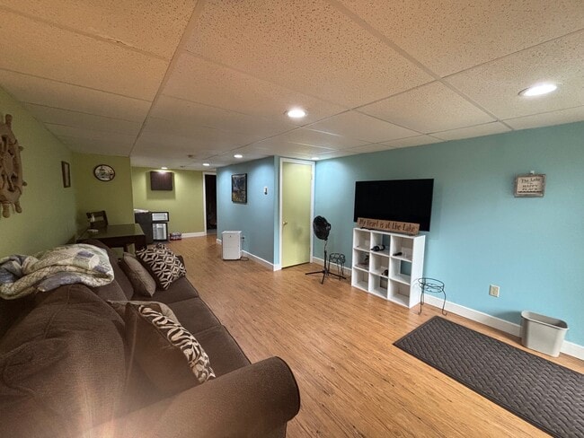 Building Photo - 266 Endicott St N