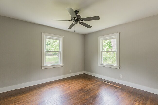 Building Photo - 3353 Van Buren St