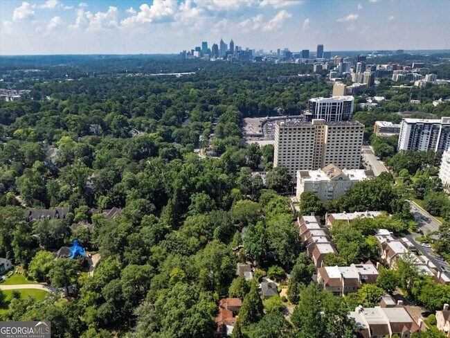 Building Photo - 2538 Parkside Dr NE