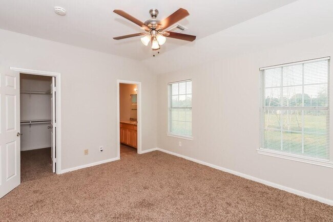 Building Photo - 4906 N Cancun Dr