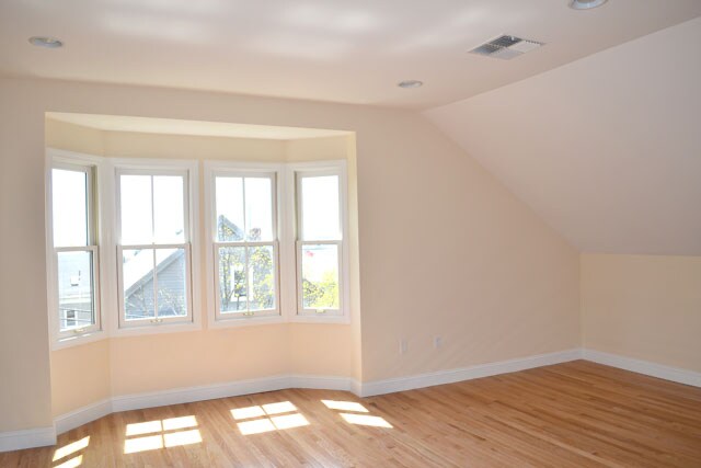 Building Photo - 304 Wickenden St