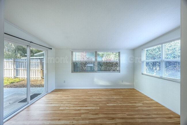 Building Photo - 2743 Sanbina St