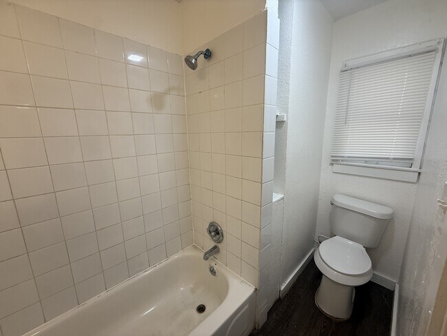 Building Photo - 246 Benita St