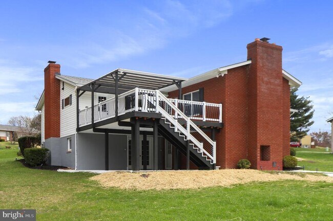 Building Photo - 5 Orchard Pl