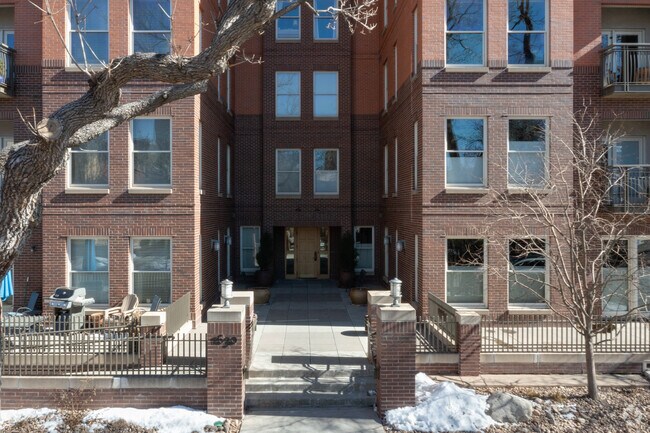 Building Photo - Swallow Hill Condominiums