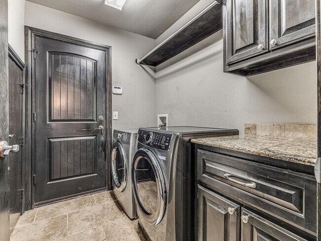 Building Photo - 13609 Gentry Dr