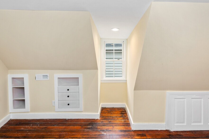 Building Photo - 13 Elizabeth St