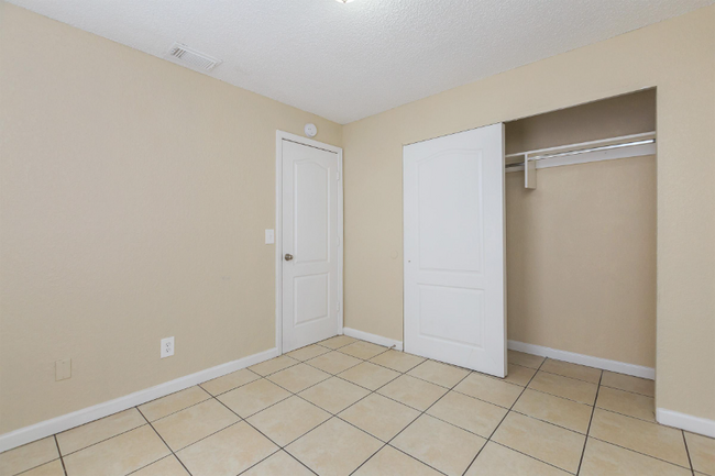 Building Photo - 5901 S Dale Mabry Hwy