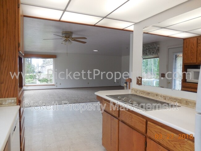 Building Photo - 1715 NW Saenz Ln