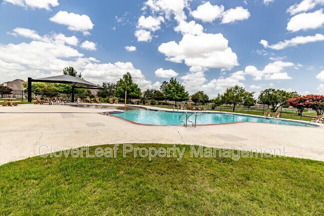 Building Photo - 920 Laserra