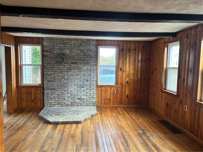 Building Photo - 878 1st NH Turnpike