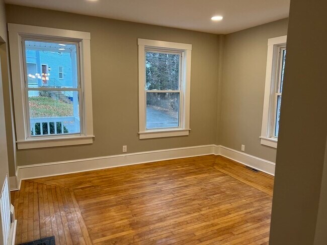 Building Photo - 48 Bartley St