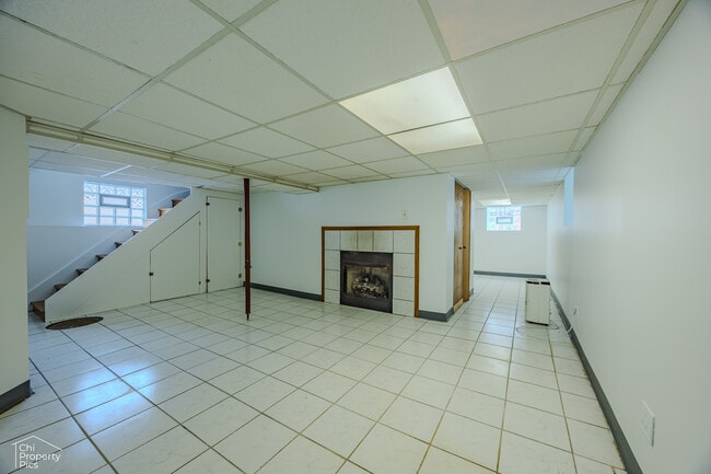 Building Photo - 2343 N Lawndale Ave