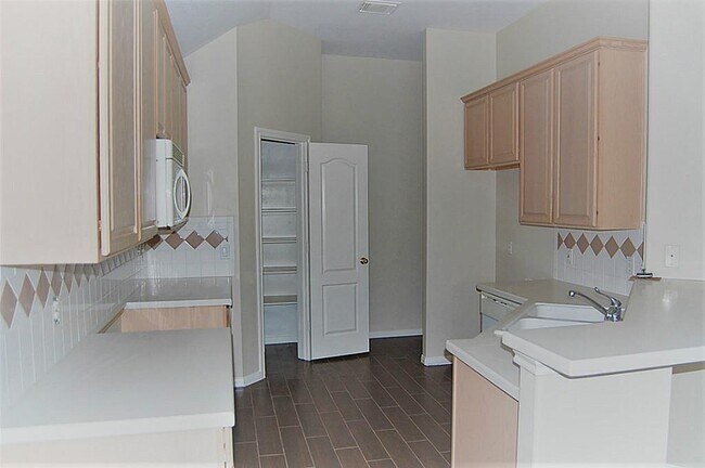 Building Photo - 1638 Candleston Ln