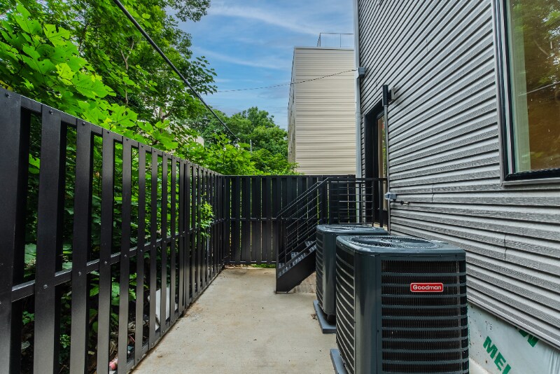 Building Photo - 665 N 35th St