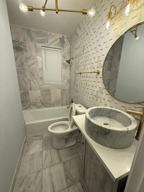 Building Photo - 5411 Hamilton Ave